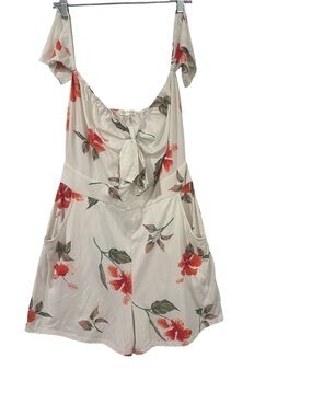 Curvy sense  white Floral Tie-Front Romper with front pockets size 1x